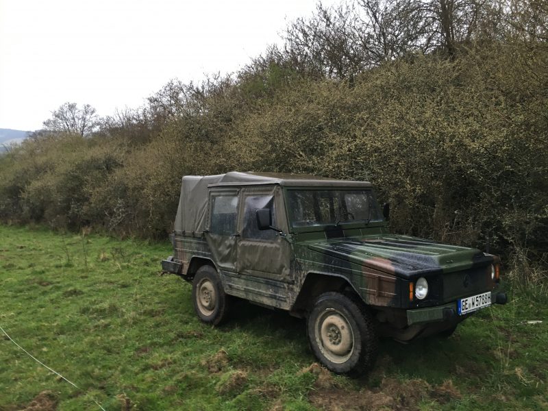Jagdtouren mit Geländewagen in der Natur